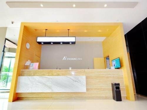 Jinjiang Inn Wuhan Guanggu Avenue Gaoxin 2nd Road Branch, Rezerwuj Hotel Hotele w Hubei z Parkingiem, Parking