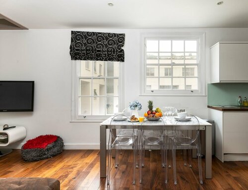 Stay Central Family Friendly Apartment, Забронировать Апартаменты/квартира Отели Большого Лондона с парковкой, Парковка