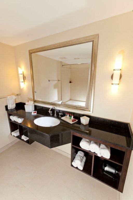 Ramada Plaza by Wyndham Orlando Resort & Suites Intl Drive