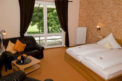 Landhotel Rosenberg, Забронировать Отель Озан-Монцель Мозель - Германия