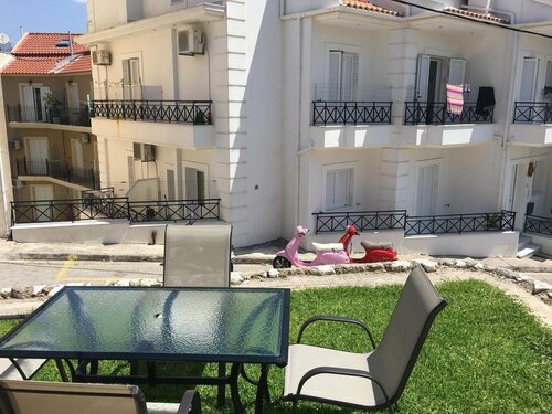 Helianthus Apartments, Забронировать Апартаменты/квартира Аргостолион Кефалония, рядом с Музей истории и этнографии Коргиаленио