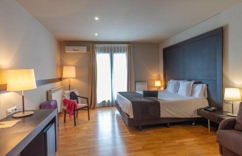 Hotel Bernat de So, Забронировать Отель Отели Baixa Cerdanya с завтраком, Завтраки