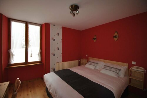 Auberge du Hérisson, Réserver Auberge de jeunesse La Chaux-du-Dombief Massif du Jura