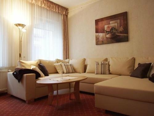 Altstadthotel Goldene Kugel, Забронировать Отель Варен Мюриц, рядом с Музей естественной истории Müritzeum