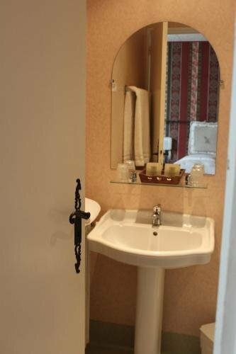 Logis Hôtels Le Saint Marc, Забронировать Отель Отели Drôme Provençale с парковкой, Парковка