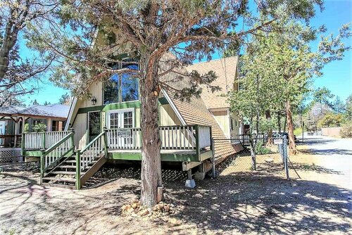 A Cabin Above-1761 by Big Bear Vacations, Забронировать Дом для отпуска Виллы San Bernardino Mountains, Вилла