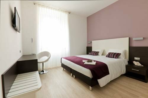 Hotel Centrale, Забронировать Отель Торболе Alto Garda e Ledro