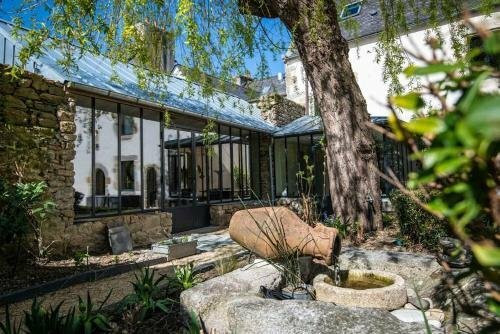 Le Clos St Yves, Забронировать Отель Отели Сен-Поль-де-Леон с парковкой, Парковка