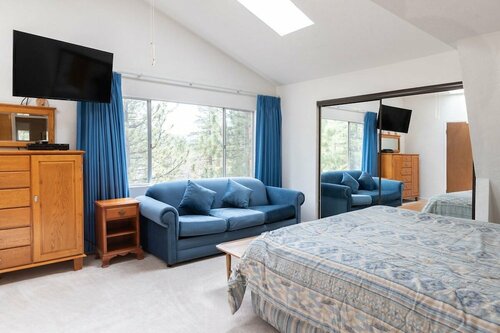 Haven Hideaway-1850 by Big Bear Vacations, Забронировать Дом для отпуска Отели San Bernardino Mountains с парковкой, Парковка