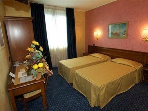 Hotel Abacus, Buchen Sie Hotel Porto Mantovano Lombardei
