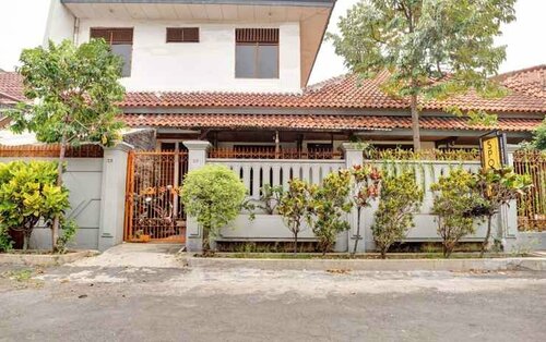 SPOT ON 90539 Taman Borobudur Guest House Syariah, Prenota Affittacamere Hotel a Malang con parcheggio, vicino a Taman Krida Budaya Jawa Timur, Parcheggio