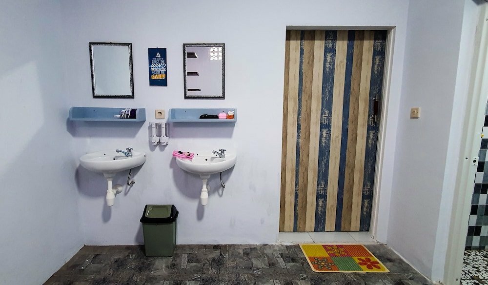 Tiny Room Hostel