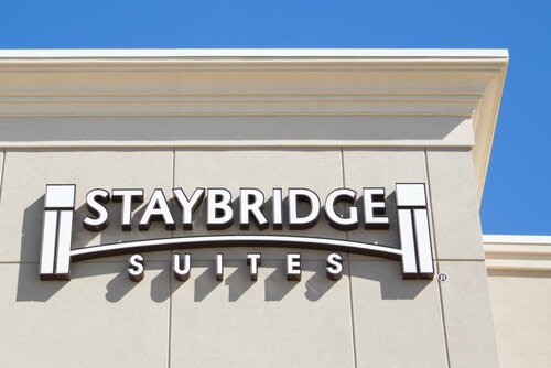 Staybridge Suites Dearborn by IHG, Забронировать Отель Дерборн Detroit Metropolitan Area