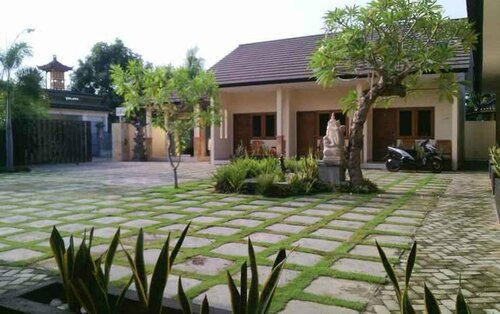 Deka Homestay, Забронировать Отель Отели Матарам с завтраком, рядом с Meru Temple, Завтраки