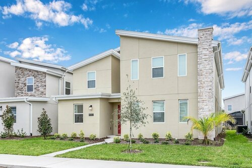 Story Lake Town Home Sleeps 10, Book Feriehus Hoteller i Kissimmee med pool, Swimmingpool