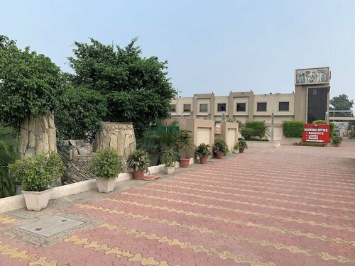 OYO 9642 Hotel Mohan Vilaas, Забронировать Отель Отели Нью-Дели с бассейном, Бассейн
