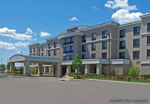 Courtyard Republic Airport Long Island/Farmingdale, Buchen Sie Hotel Farmingdale Long Island