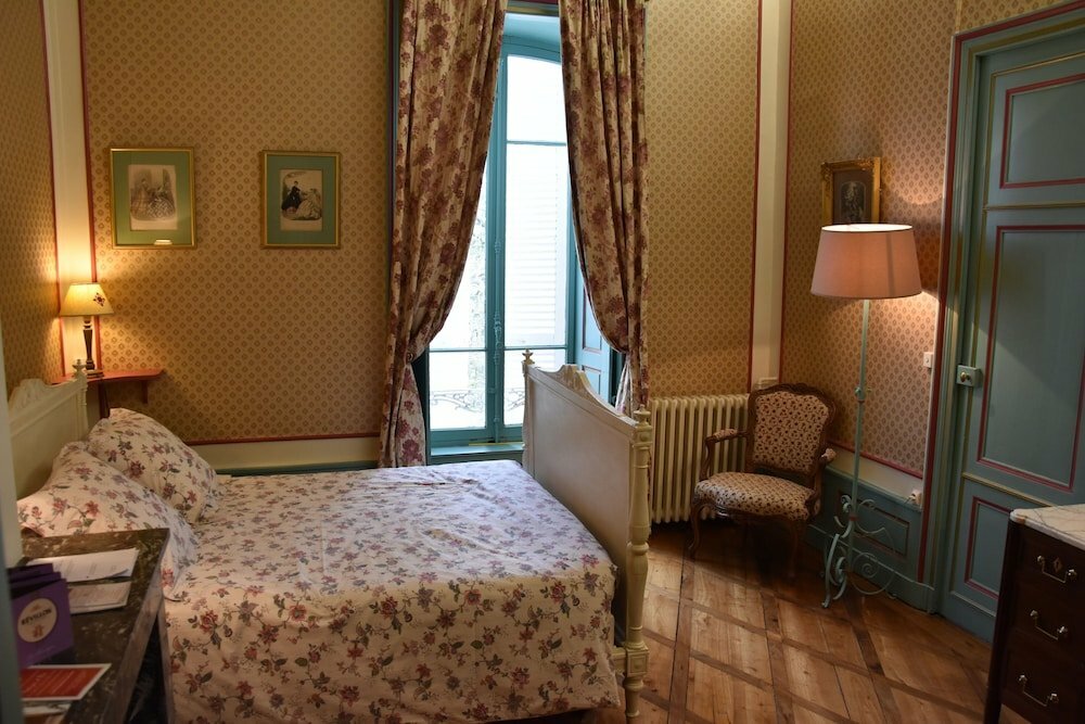 Chambres et table dHôtes Riverie 69 - Rhône Alpes - Château de Riverie