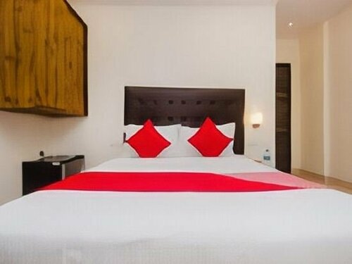 OYO 8373 Rigga Inn, Забронировать Отель Отели штата Махараштры 3 звезды, 3*