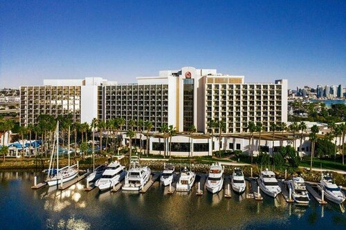 Sheraton San Diego Resort, Забронировать Курортный отель Харбор-Айленд Сан-Диего