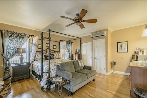 Palmer House Bed and Breakfast, Забронировать Отель «постель и завтрак» Отели Литии с бассейном, Бассейн