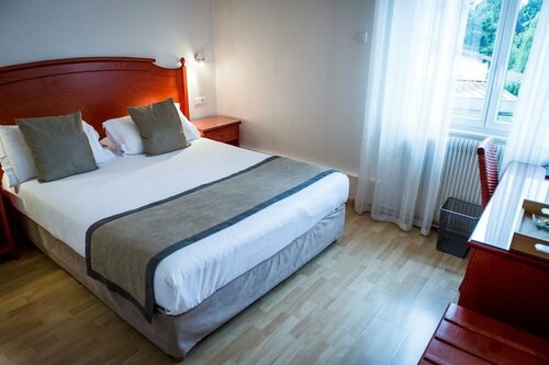Eliotel Logis, Book Hotel Hoteller i Rhône-Alps med parkering, Parkering