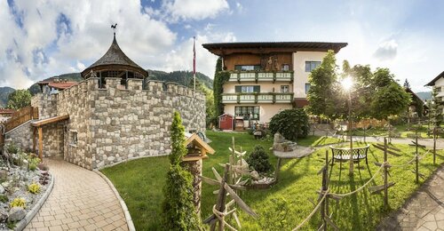 Hotel "Zum Ritter", Забронировать Отель Отели в центре Таннхайм с завтраком, отели в центре Таннхайм с завтраком