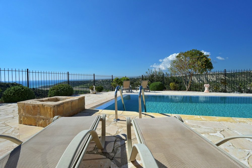 Stunning 3 bedroom villa bz01 with private pool