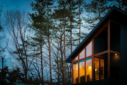 Black Crane Chalet by Hakuba White Fox Company, Забронировать Шале Отели Горнолыжного курорта Хакуба с парковкой, Парковка