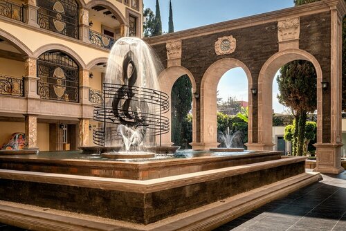 HOTEL & SPA MANSION SOLIS by HOTSSON, Varaa Lomakeskus Morelia hotellit, joissa on uima-allas, Uima-allas