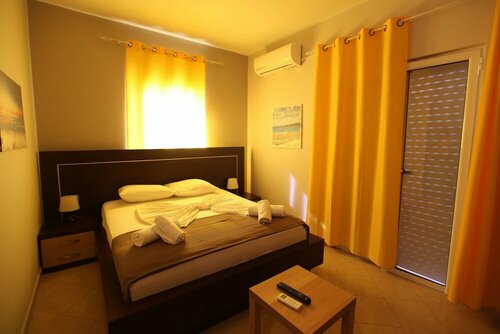 Prishtina Hotel Sarande, Varaa Huoneisto Hotellit Vlorë County pysäköinnillä, Pysäköinti