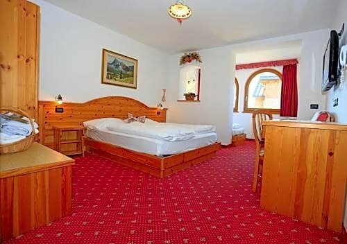 MyTime Hotels la Grotta, Забронировать Отель Виго-ди-Фасса Долина Валь-ди-Фасса