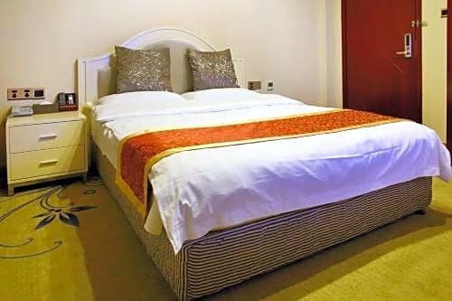 yiantaisheng hotel co ltd, Rezerwuj Hotel Hotele w Chengdu z Basenem, Basen