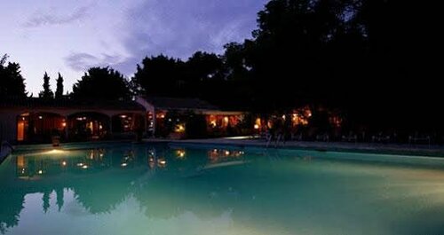 Hotel Les Mazets Des Roches, Rezervovat Hotel Tarascon ViaRhona