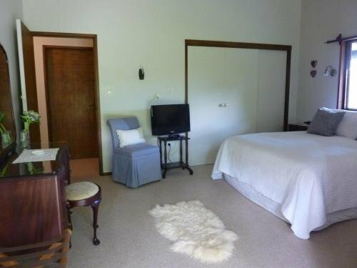 Thorold Country House, Reservar Pousada (com pequeno-almoço) Waitakaruru New Zealand