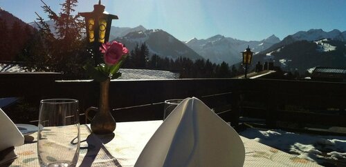 Hotel Alpenrose mit Gourmet-Restaurant Azalée, Забронировать Отель Шёнрид Гштад, рядом с Schonried-Horneggli