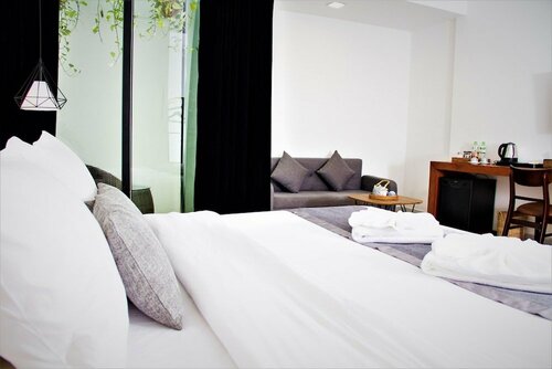 Corduroy Hotel, Book Hotel Chamkar Mon 