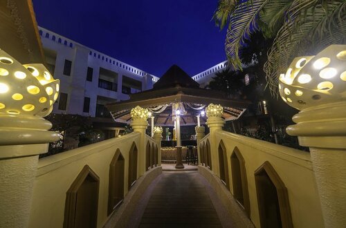 Quality Beach Resorts and Spa Patong, Забронировать Курортный отель Курортные отели Патонг-Бич, рядом с Арена для бокса, Патонг, Курортный отель