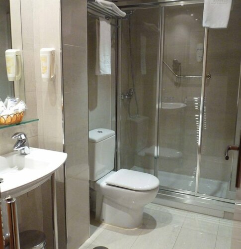 Hotel 4C Puerta Europa, Забронировать Отель Тетуан Мадрид, рядом с Вентилья