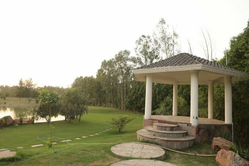 Brigadier's Plantation Retreat, Забронировать Отель Отели Фаридабад с бассейном, Бассейн