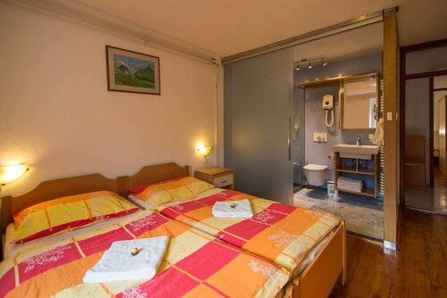 Apartments Mrakic, Varaa Huoneisto Kanin hotellit, joissa on uima-allas, Uima-allas