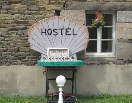 The Hostel Its a bed in the Baie, Забронировать Хостел Отели Плен-Фужера с парковкой, Парковка