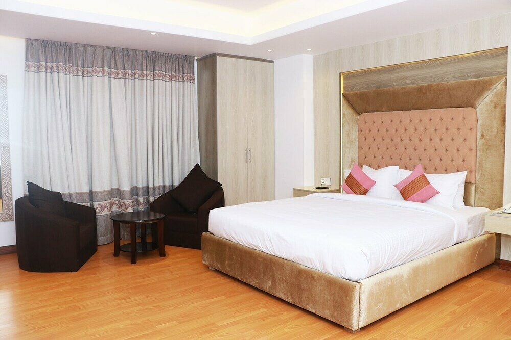 Royal Raj Hotel