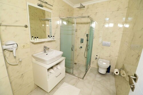 ALMIRCAN HOTEL, Забронировать Отель Отели в центре Трабзона с завтраком, отели в центре Трабзона с завтраком