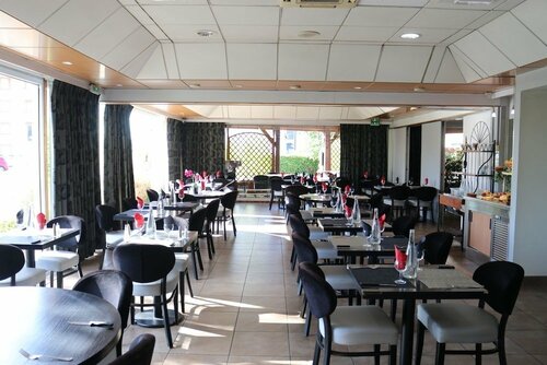 Hôtel Restaurant Clément Ader, Rezerwuj Hotel Hotele w Muret z parkingiem, Parking