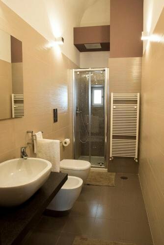B&B Domus Garibaldi, Забронировать Отель Отели Салерно с парковкой, рядом с Провинциальный археологический музей, Парковка