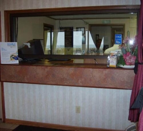 Knights Inn Columbus East, Rezerwuj Mini-hotel Hotele w Columbus z parkingiem, Parking