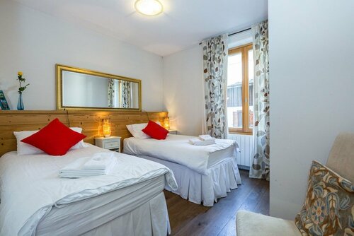Lodge aux Praz, Book Hotel Hoteller i Rhône-Alps med parkering, Parkering