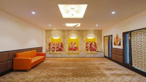 Hotel Santosh Dham, Забронировать Отель Отели Вриндавана 3 звезды, 3*