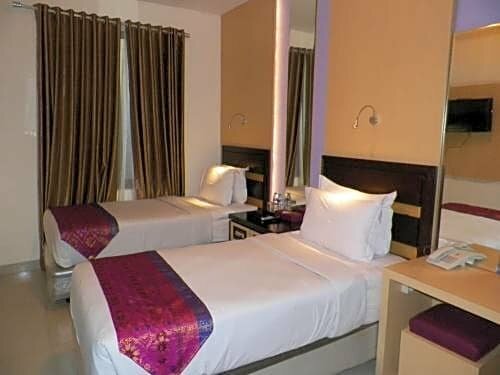 Latief Inn Hotel, Prenota Hotel Hotel 3 stelle a West Java, 3*